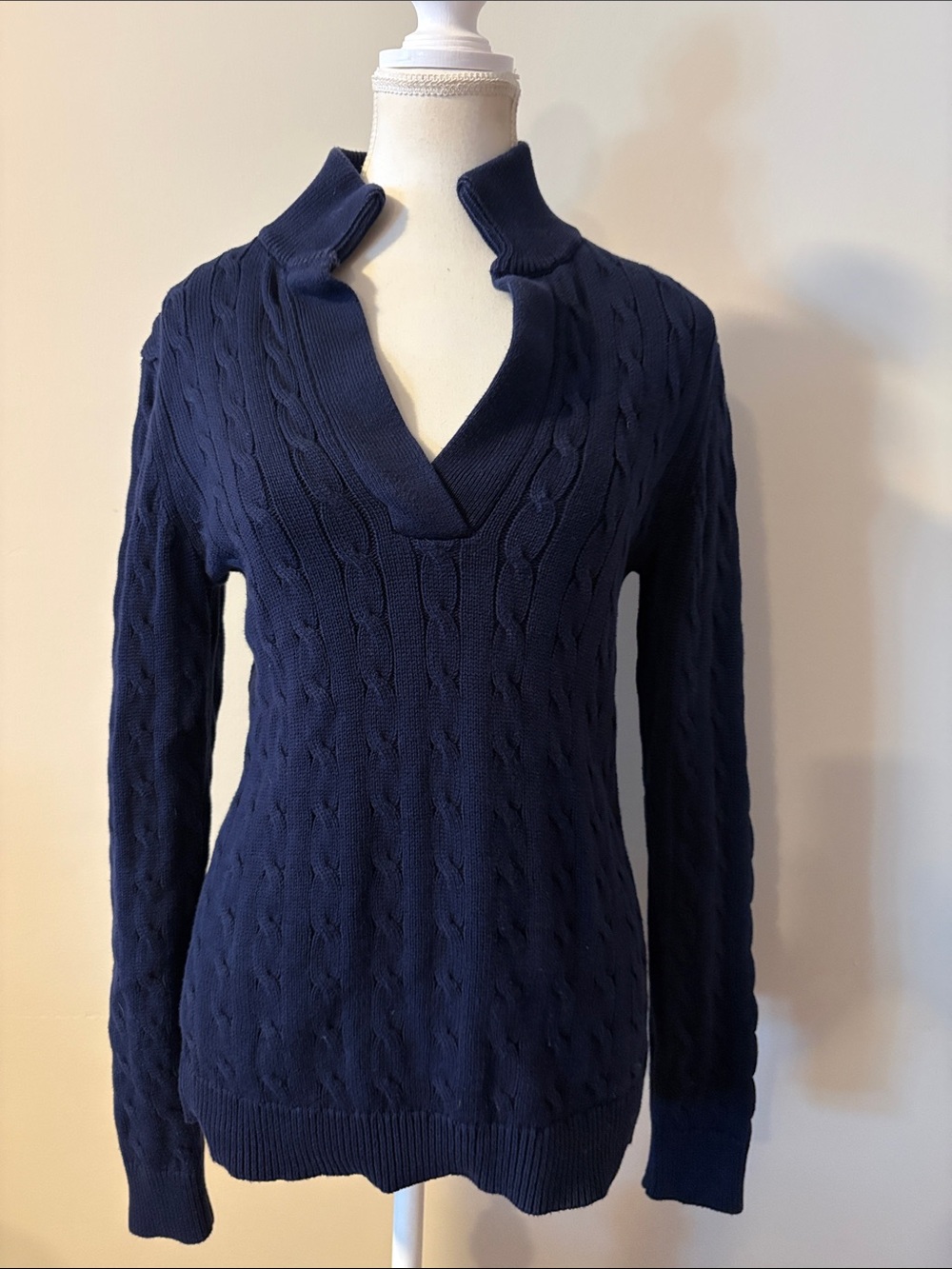 Ralph Lauren Navy Cable-Knit V-Neck Long Sleeve Sweater. Size Medium